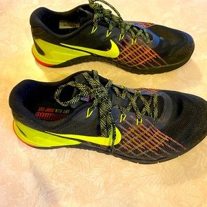 Nike Metcon 3 Black Volt Hyper Crimson size 9 1/2